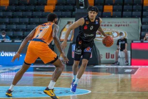 防守立足 防守立足