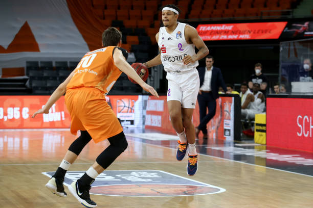 平台上许多 平台上许多