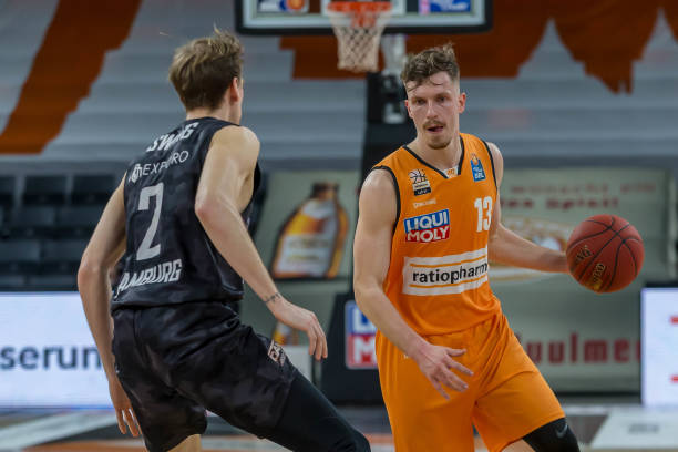 在一次防守 在一次防守